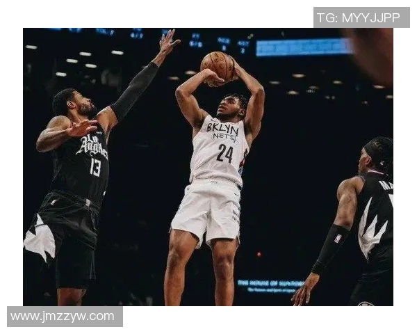 克拉克斯顿表现出色两双数据助力球队赢得胜利贡献10分11篮板3助攻2盖帽